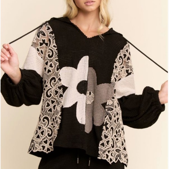 NEW! Davi & Dani Hoodie Oversized Knit Top with Flower Patch & Lace Sz’s L-M-S - Picture 2 of 5